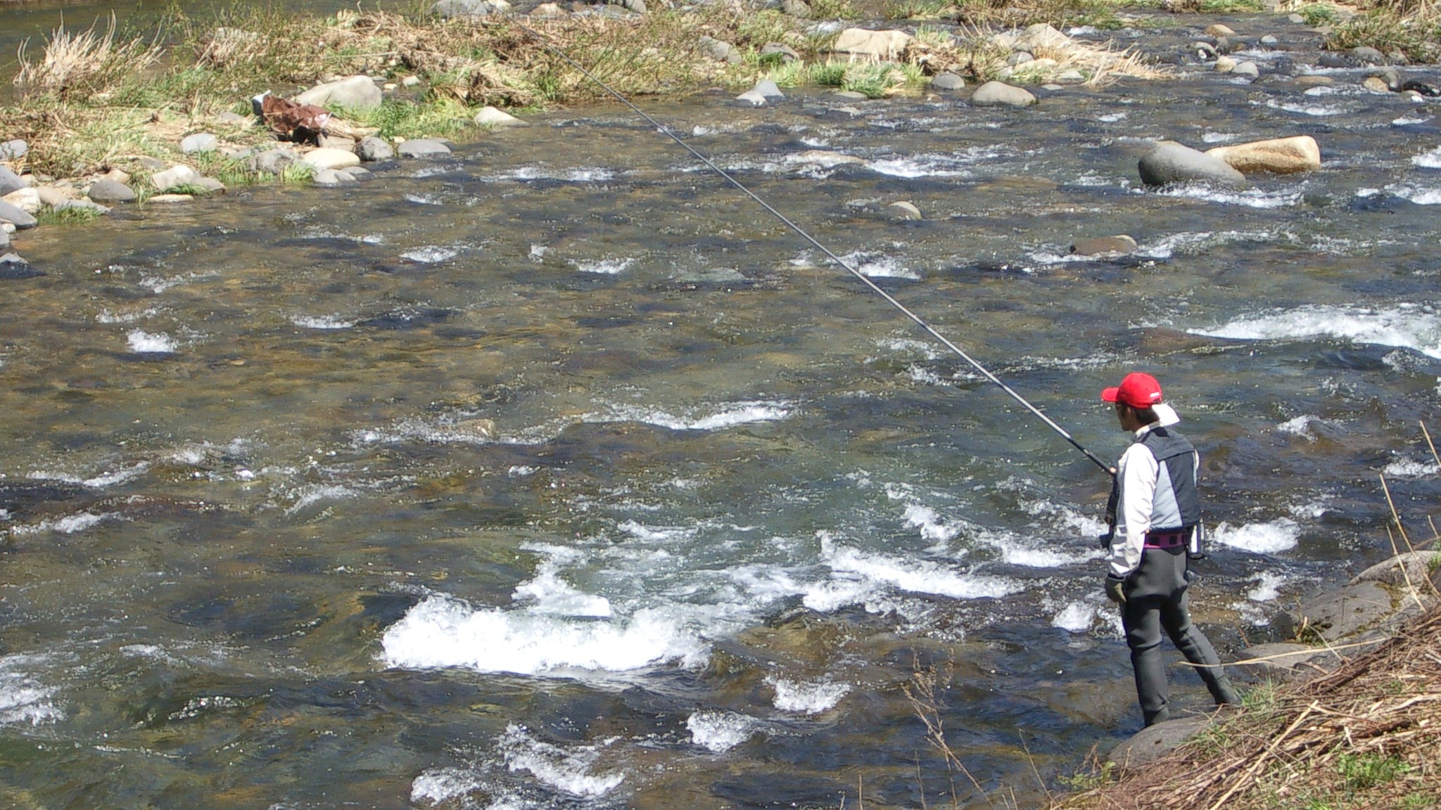 周辺にはきれいな川があり、アマゴ釣りも楽しめます♪