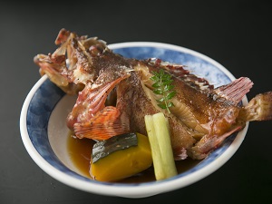 旬の地魚船盛りに伊勢海老・鮑・和牛付料理＆夕食時ドリンク付【三大味覚ひらめ】