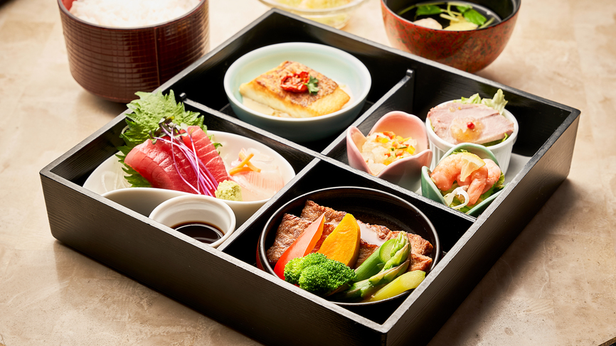 ☆改装工事期間限定10％OFF☆【和洋モダン弁当】お部屋でごゆっくり [お部屋食]