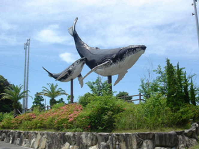 太地町に入ってすぐ！ザトウクジラのモニュメント