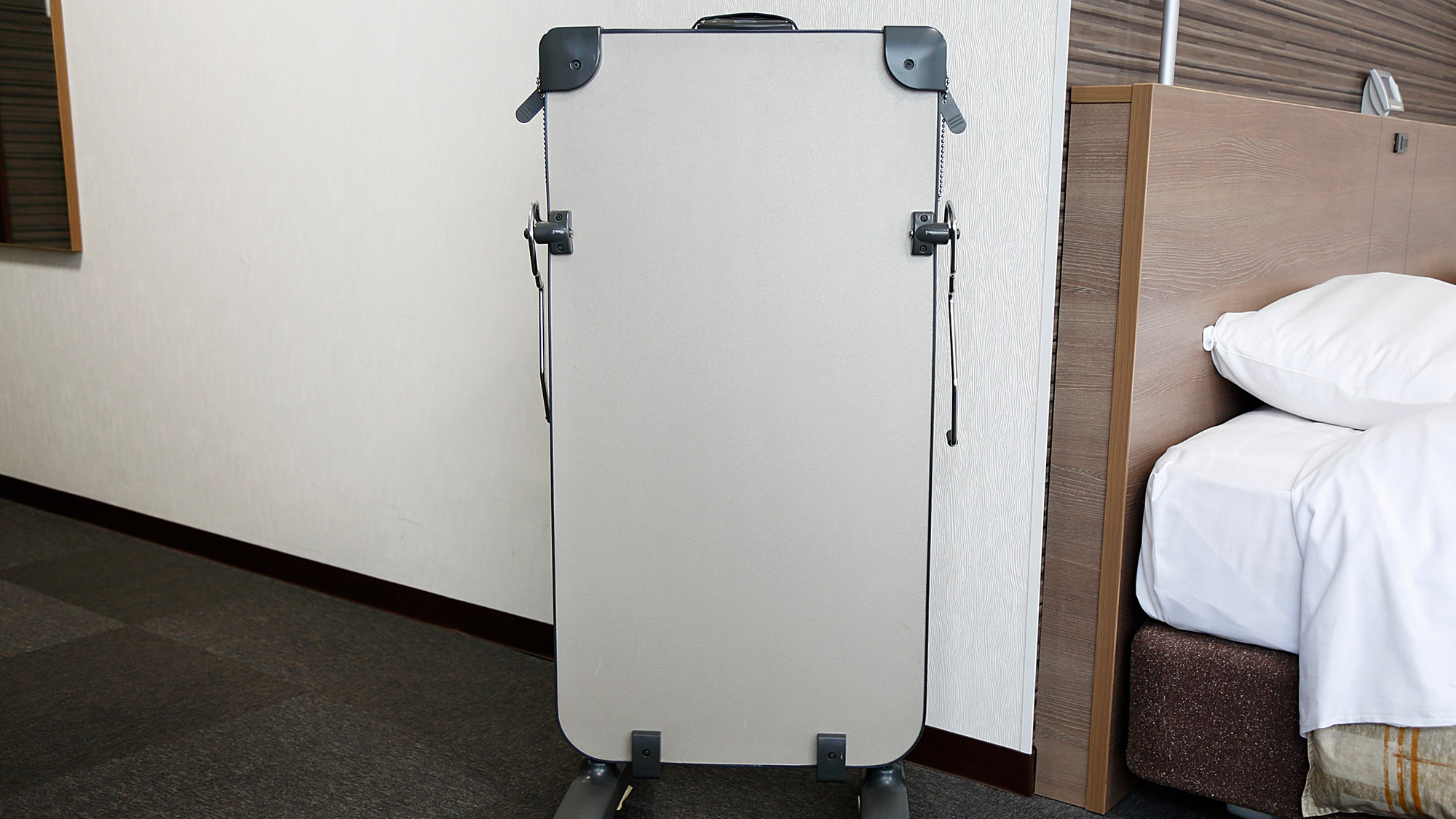 ・ズボンプレッサー(貸出)、アイロン(貸出)もございます