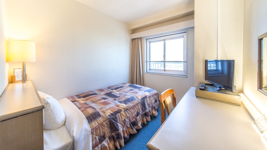 【シングルルーム】ベッドは寝心地にこだわった「大阪西川製」のスプリングベッドを採用しております。