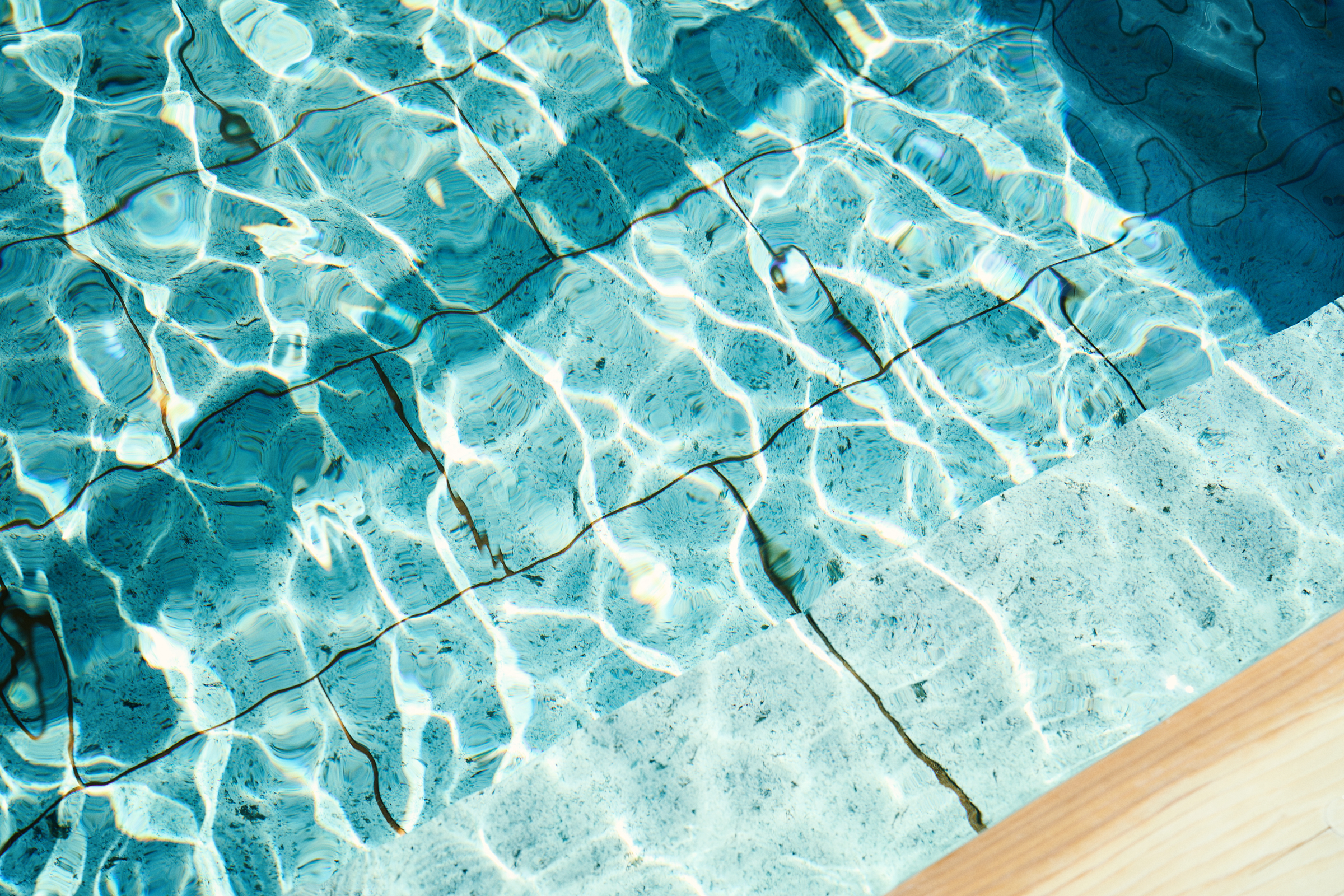 泉質は、日本では数少ない温泉の「硫酸塩泉（ナトリウム ・ カルシウム ・ 硫酸塩 ・ 塩化物泉）」