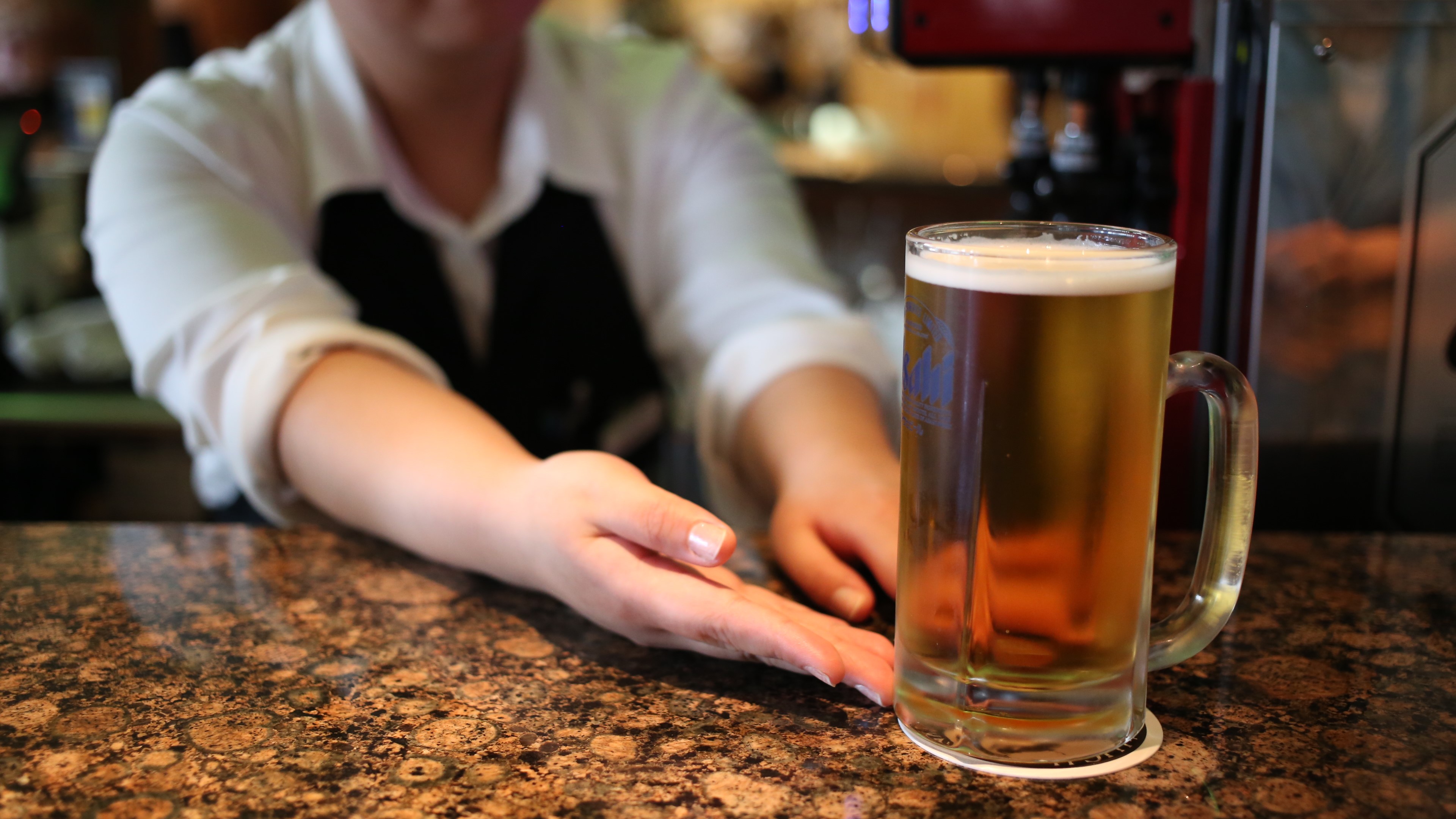 生ビールは泡が少なめがドブ板流