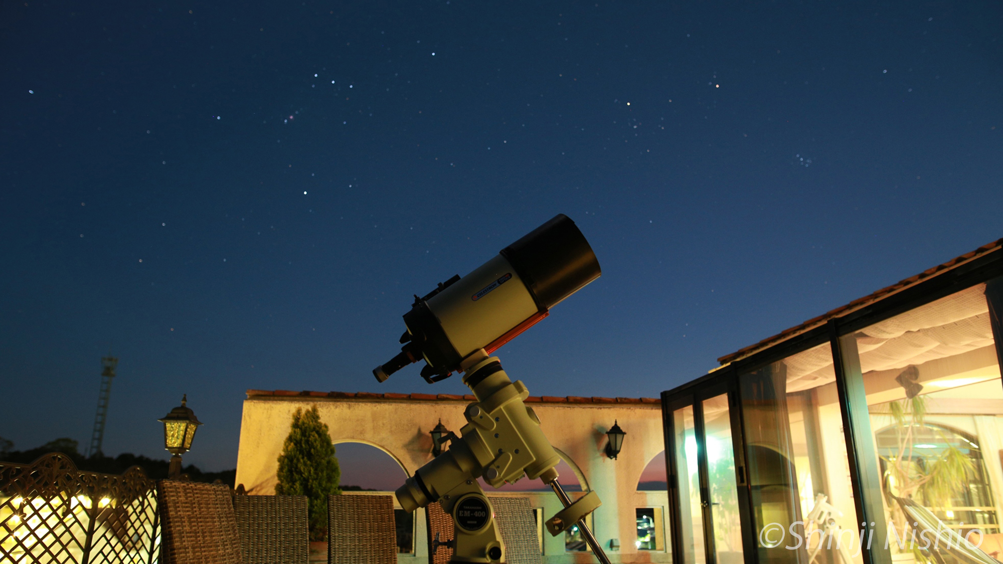 天体観測に使用する望遠鏡です