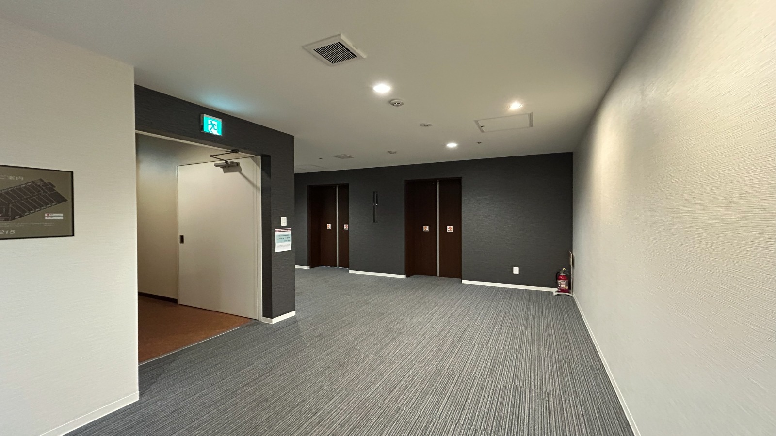 2階　エレベータホール