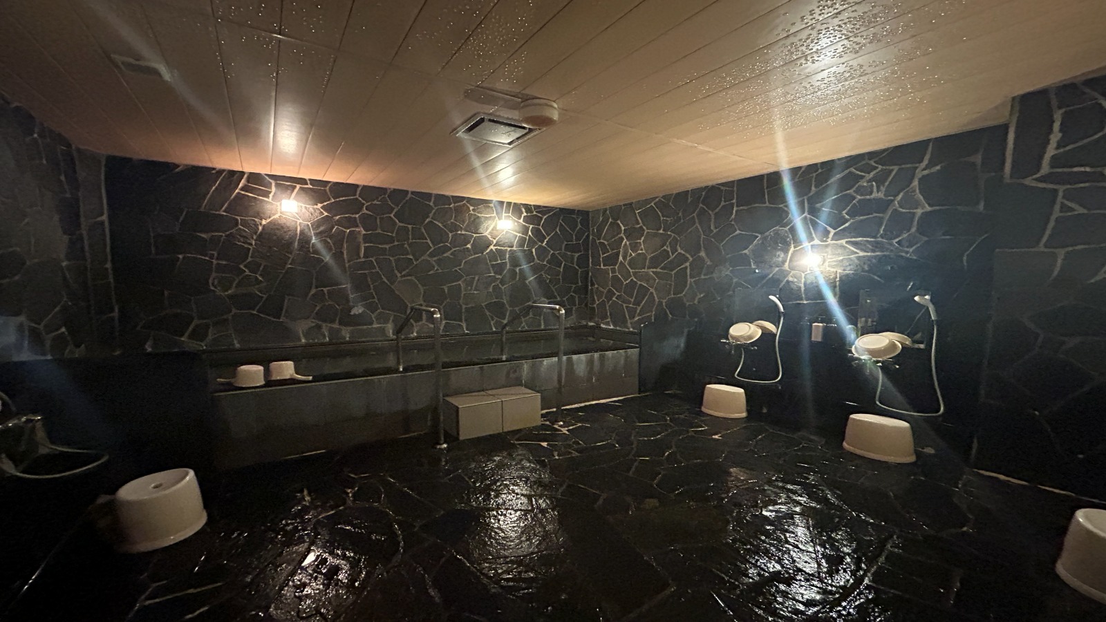 男性浴場　洗い場