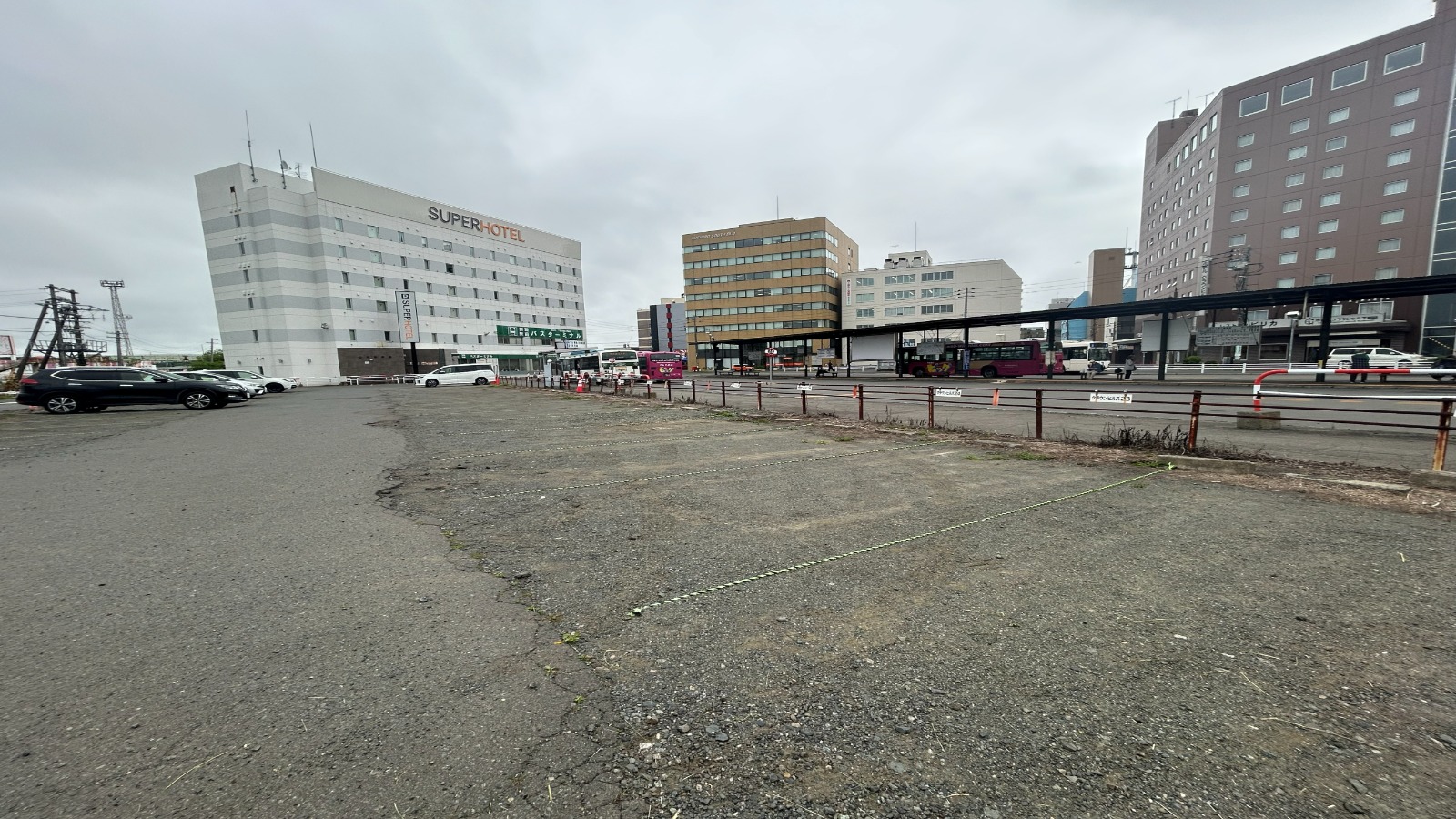 屋外駐車場　④