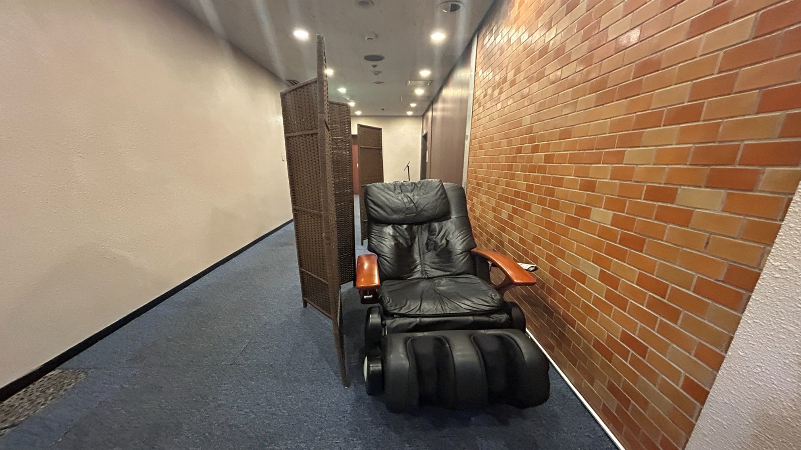 地下マッサージチェア