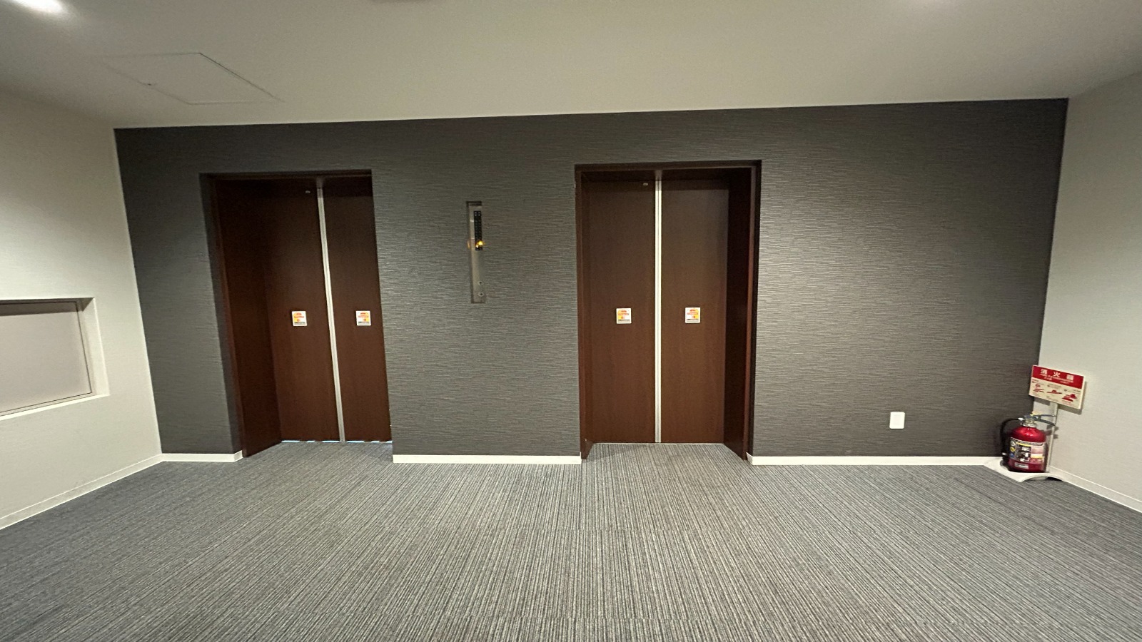 2階　エレベータホール