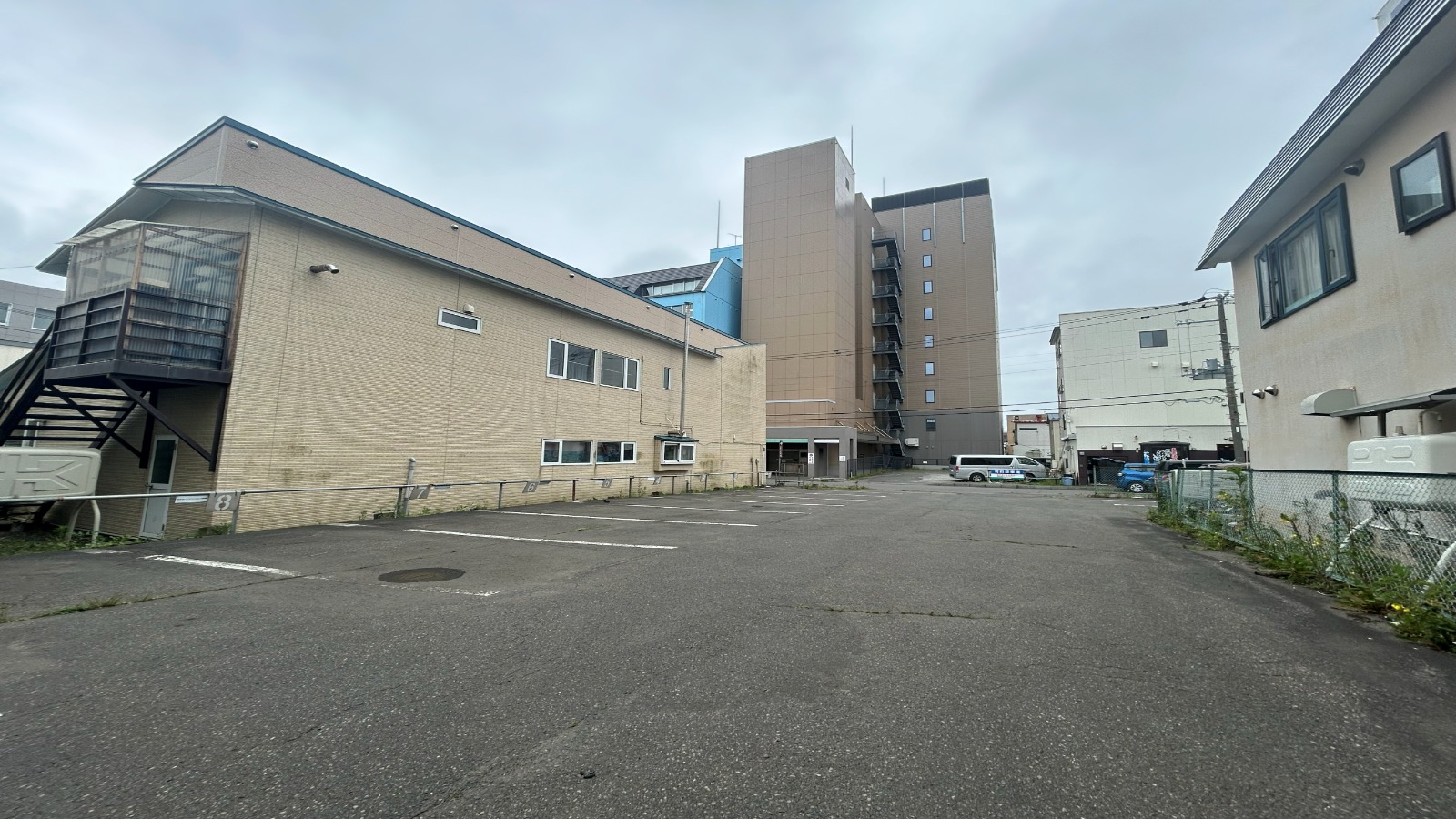 屋外駐車場　②