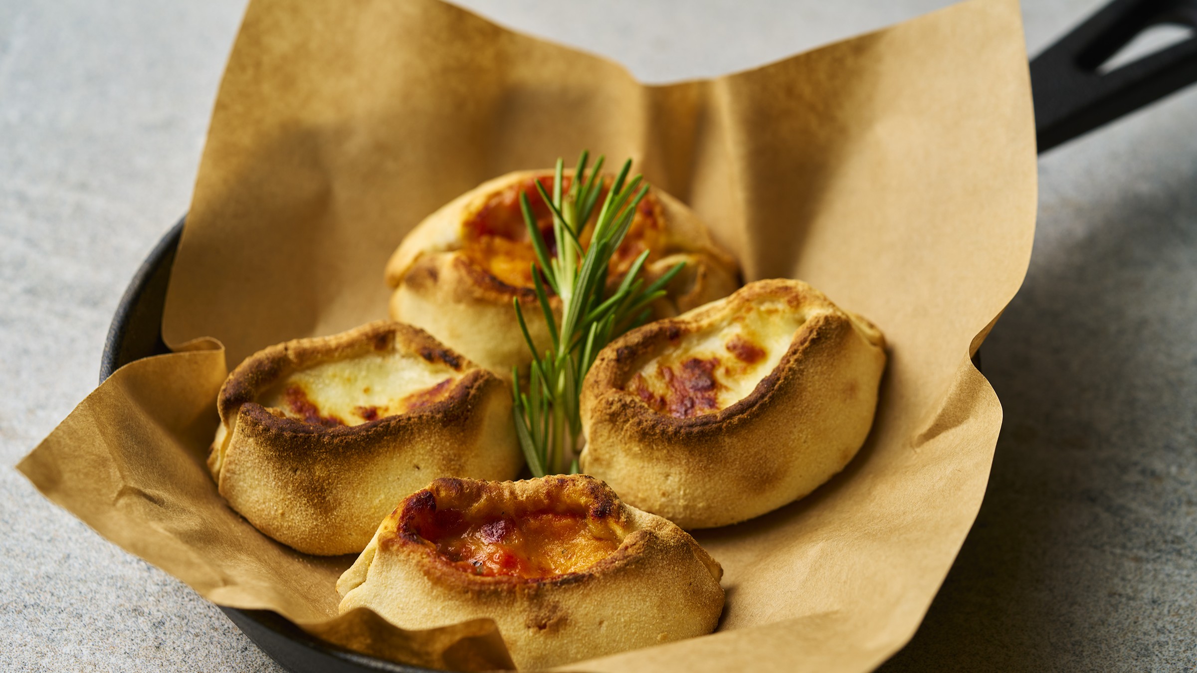 カフェメニュー／ビールによく合う「ピッコリピザ」