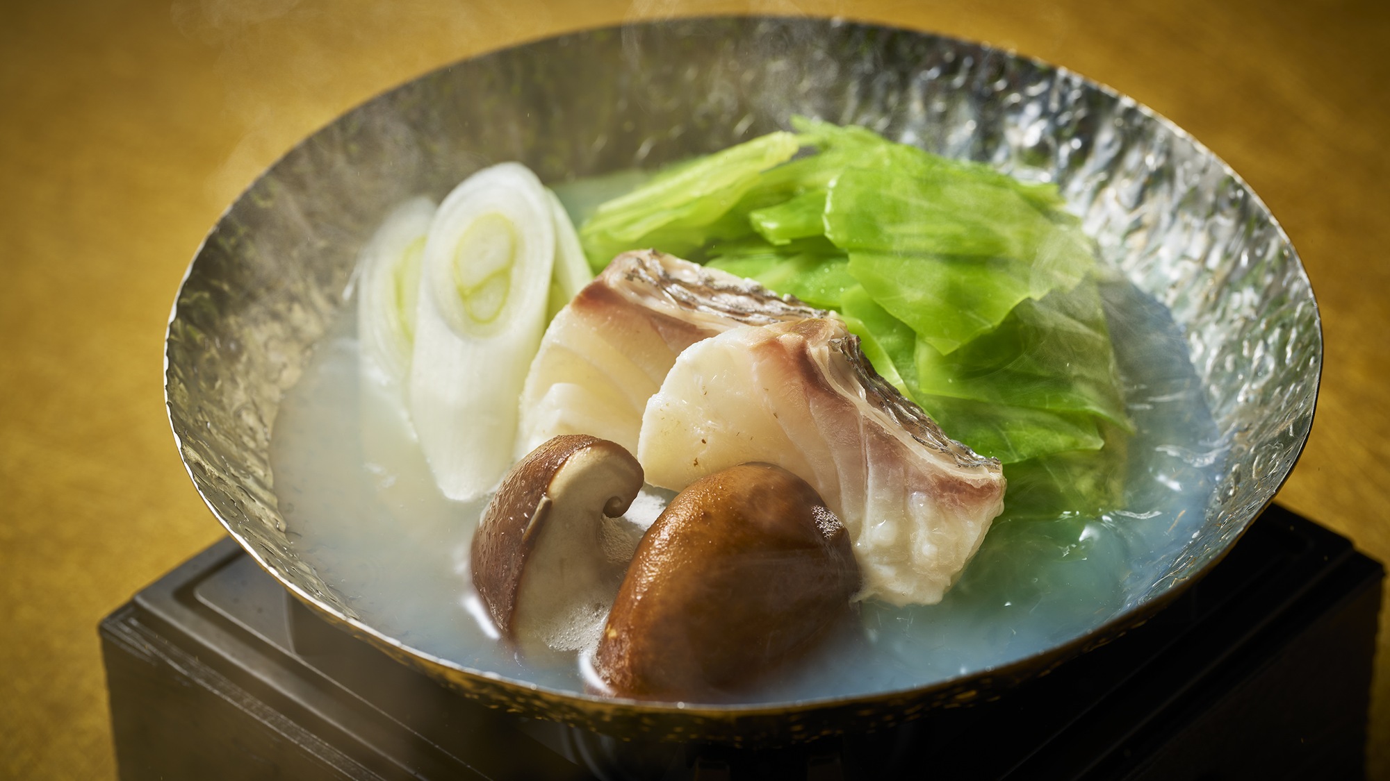 【日本料理コース】秋（2026年9月～11月）　鍋物　伊良湖天然紅葉鯛と三河湾産あおさ海苔の鍋