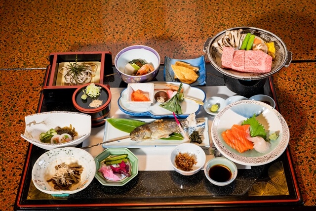 飛騨牛と奥飛騨味めぐり会席。