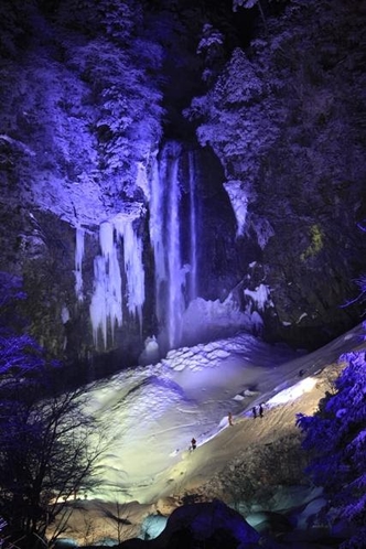 平湯大滝の氷結