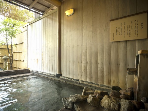 Men's large communal bath <Horai> Garden open-air bath