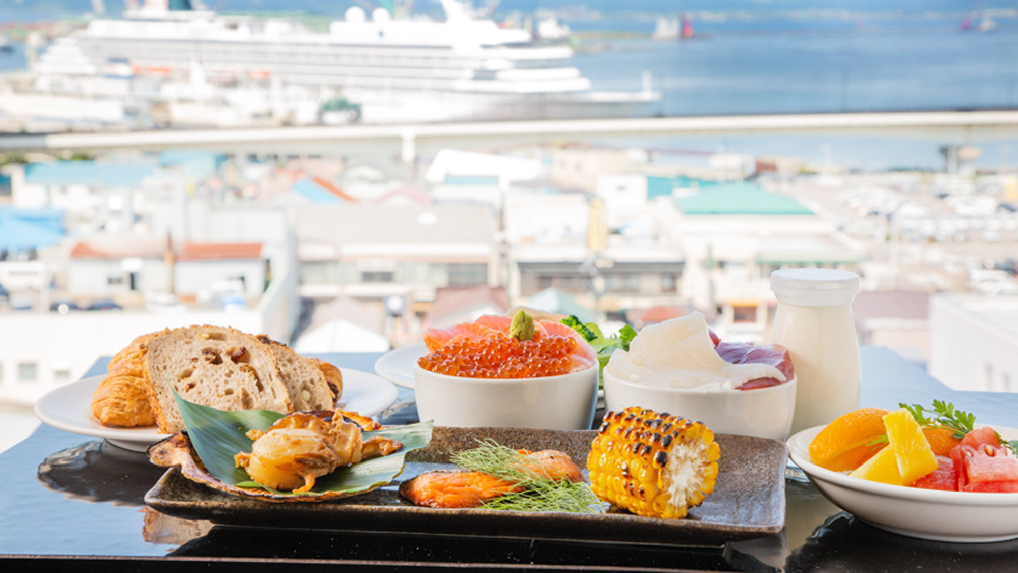 炭火焼や手作り海鮮丼など北海道の食材にこだわった自慢の朝食をお楽しみください