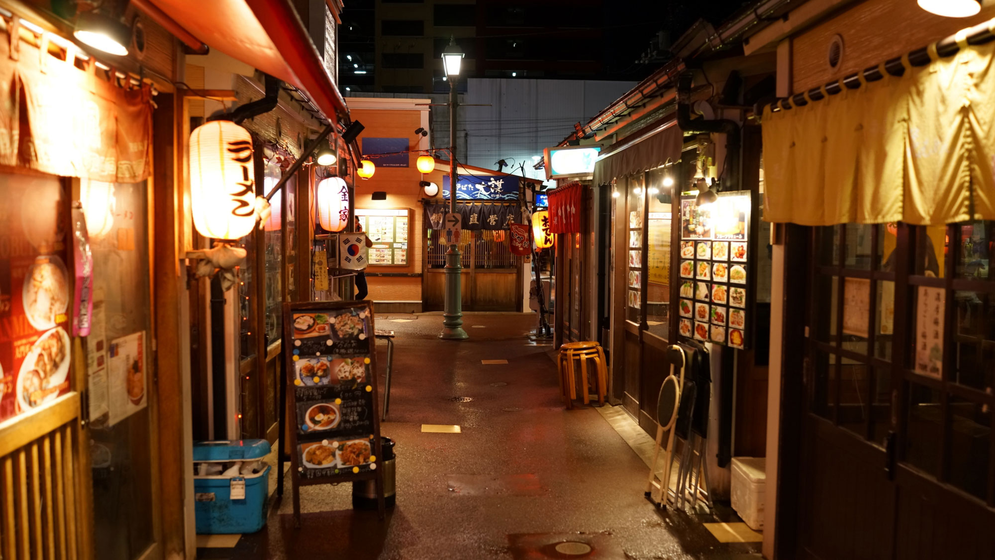 人情味あふれる名物屋台「大門横丁」を満喫♪