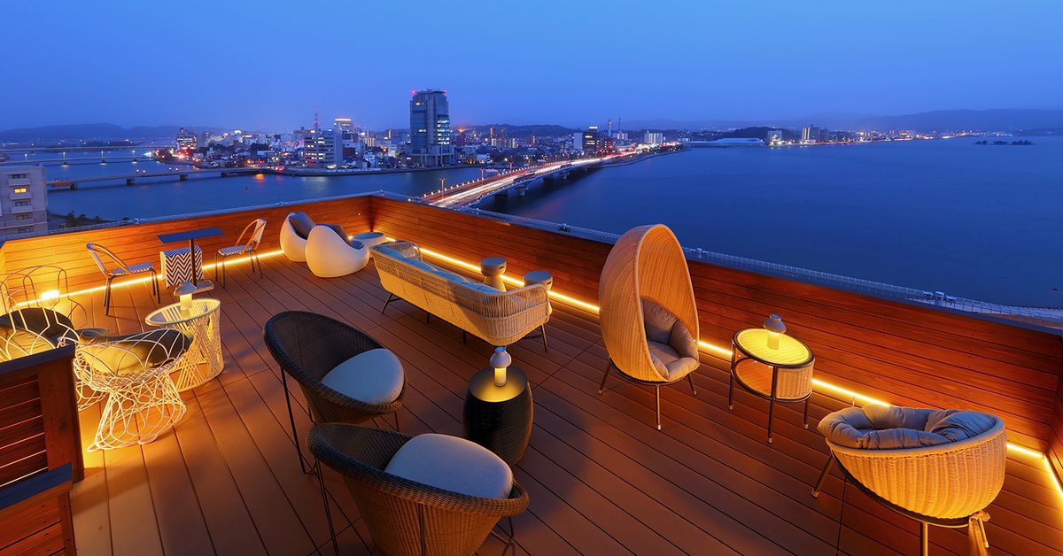 ルーフトップテラス／松江の景色を楽しみながら、非日常のひとときをお過ごしください。