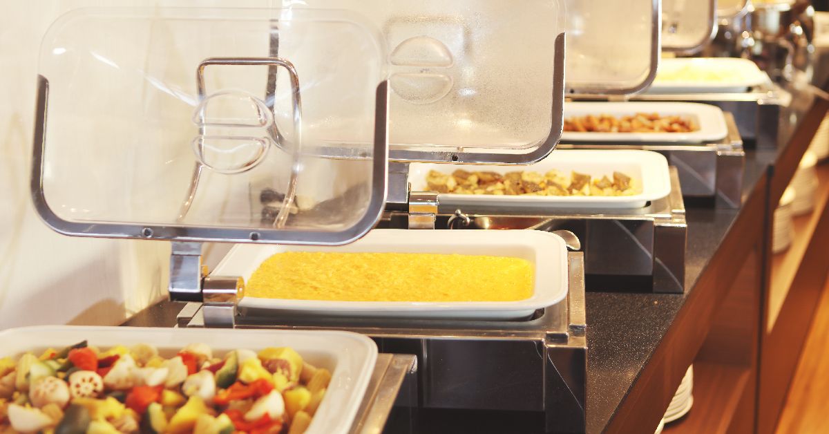 季節の食材を活かした温かい前菜。彩りも美しく、食欲を引き立てます。フレンチベースのお料理です。