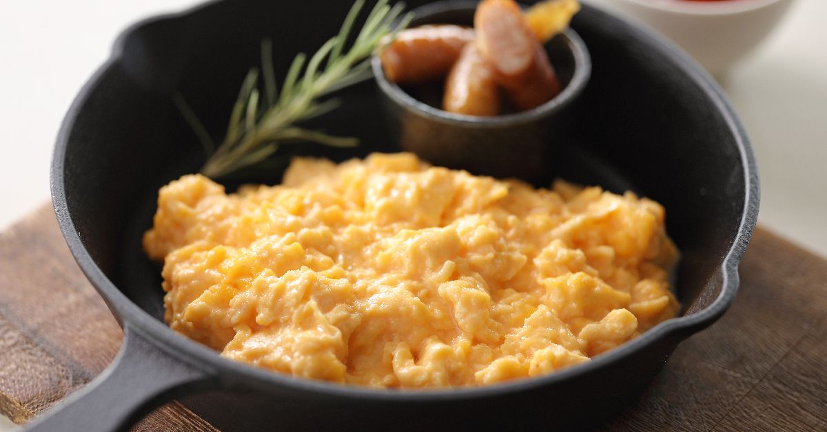 【朝食バイキング】ふんわりとろけるネッカエッグのスクランブルエッグ。濃厚な味わいで朝のエネルギーに。