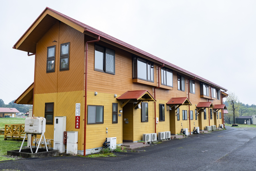 エントランスと駐車スペース