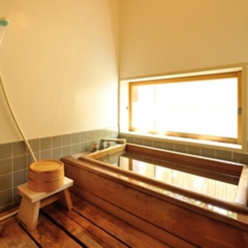 ■【和室8畳＋檜の内風呂】1階の専用内風呂一例