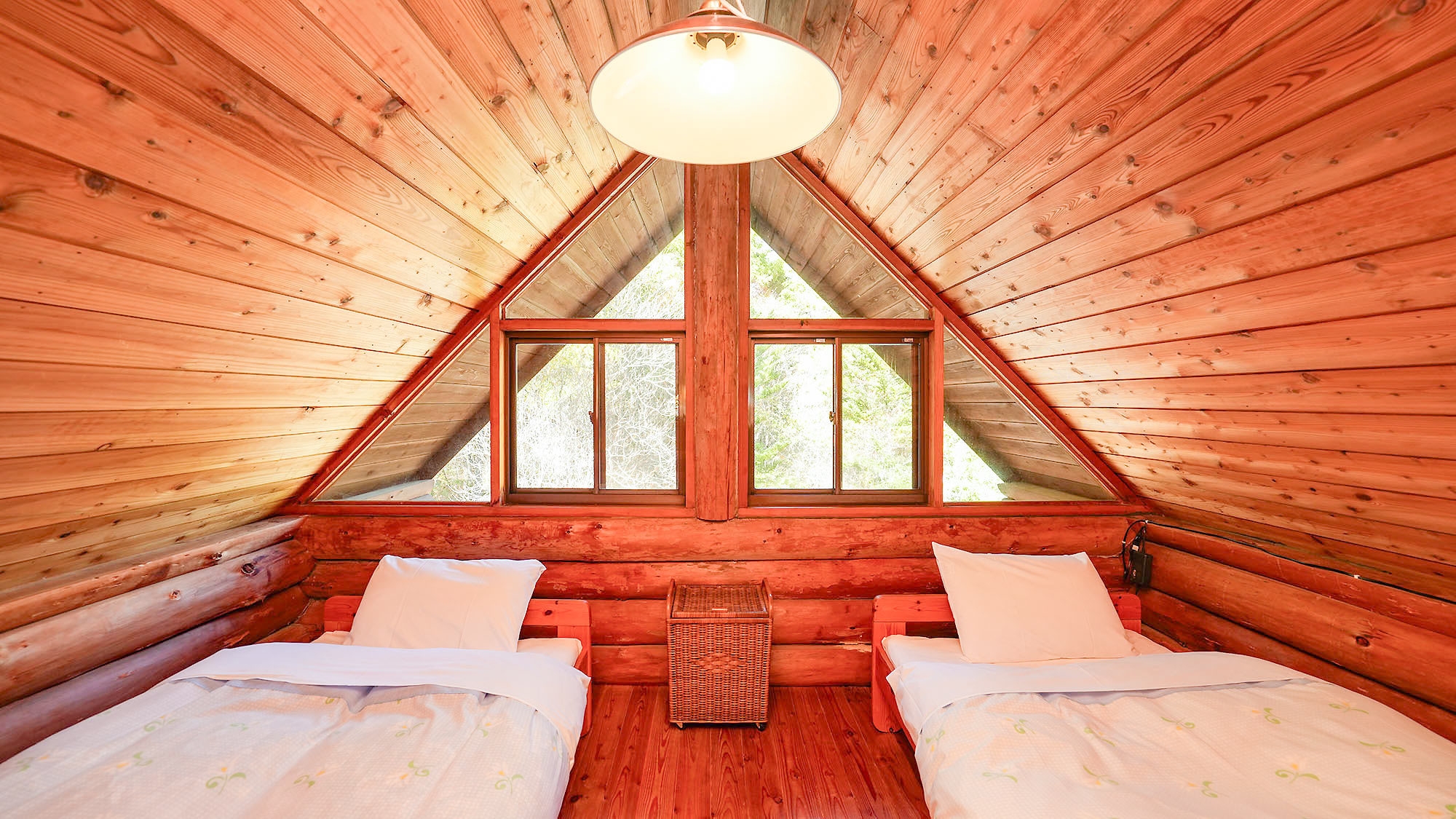 【素泊×カンパニュラ】本格オール丸太のログコテージ！屋根付きウッドデッキテラス付き◎最大6名宿泊可