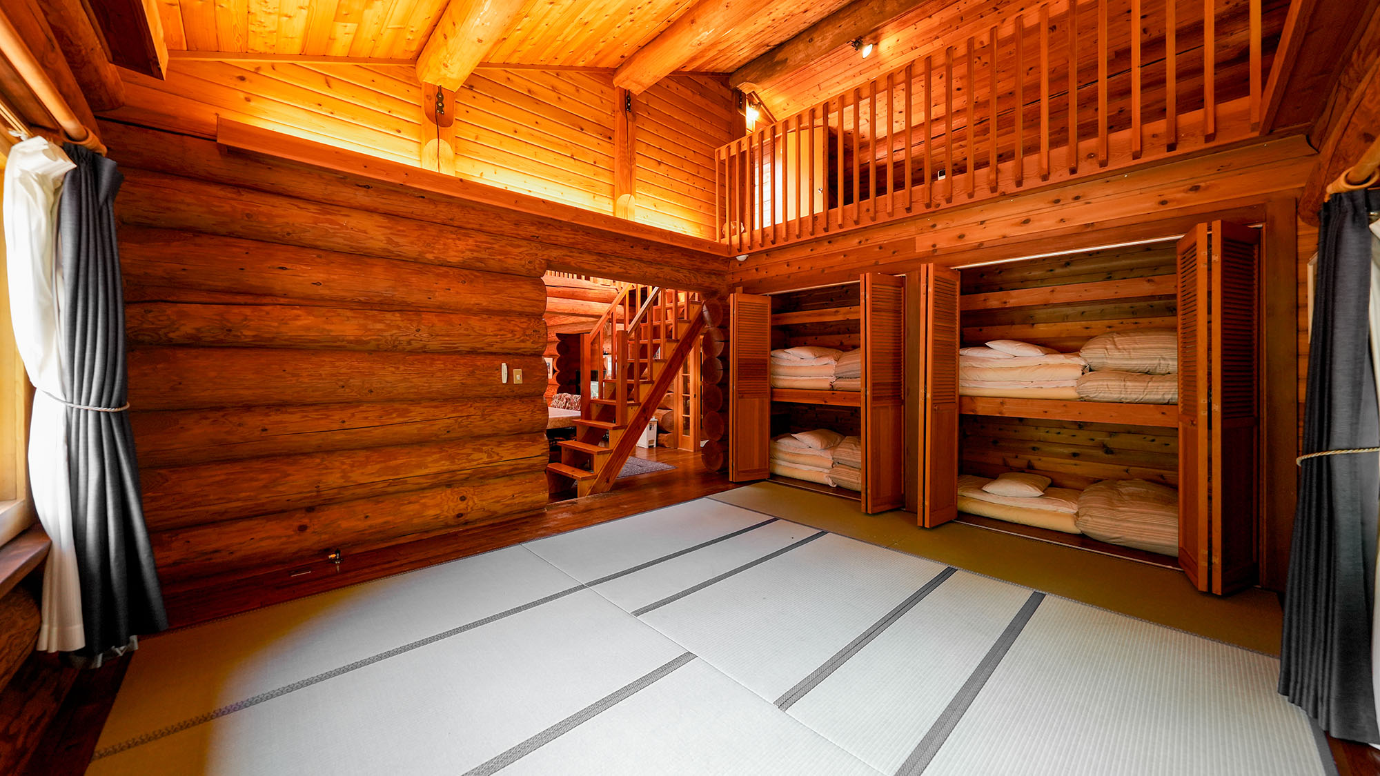 ・【グレース】1階の和室12帖のお部屋です。7名様がご利用できる和布団を用意してございます