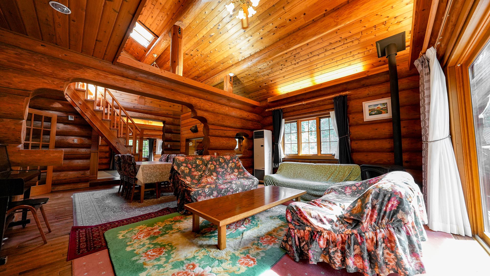 ・【グレース】16.41帖の広々リビング。ソファで寛いでゆったりとした休日をお楽しみください