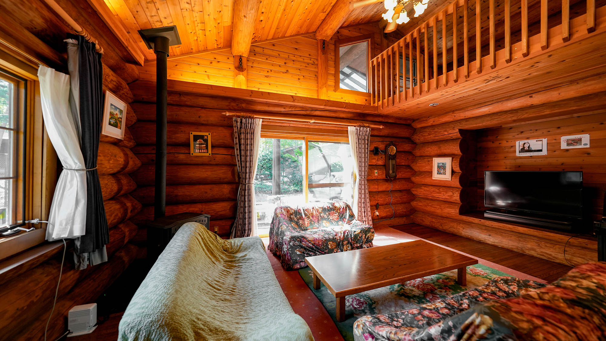 ・【グレース】50インチの大画面液晶テレビを完備。グループ団体の親睦会や団欒にピッタリ