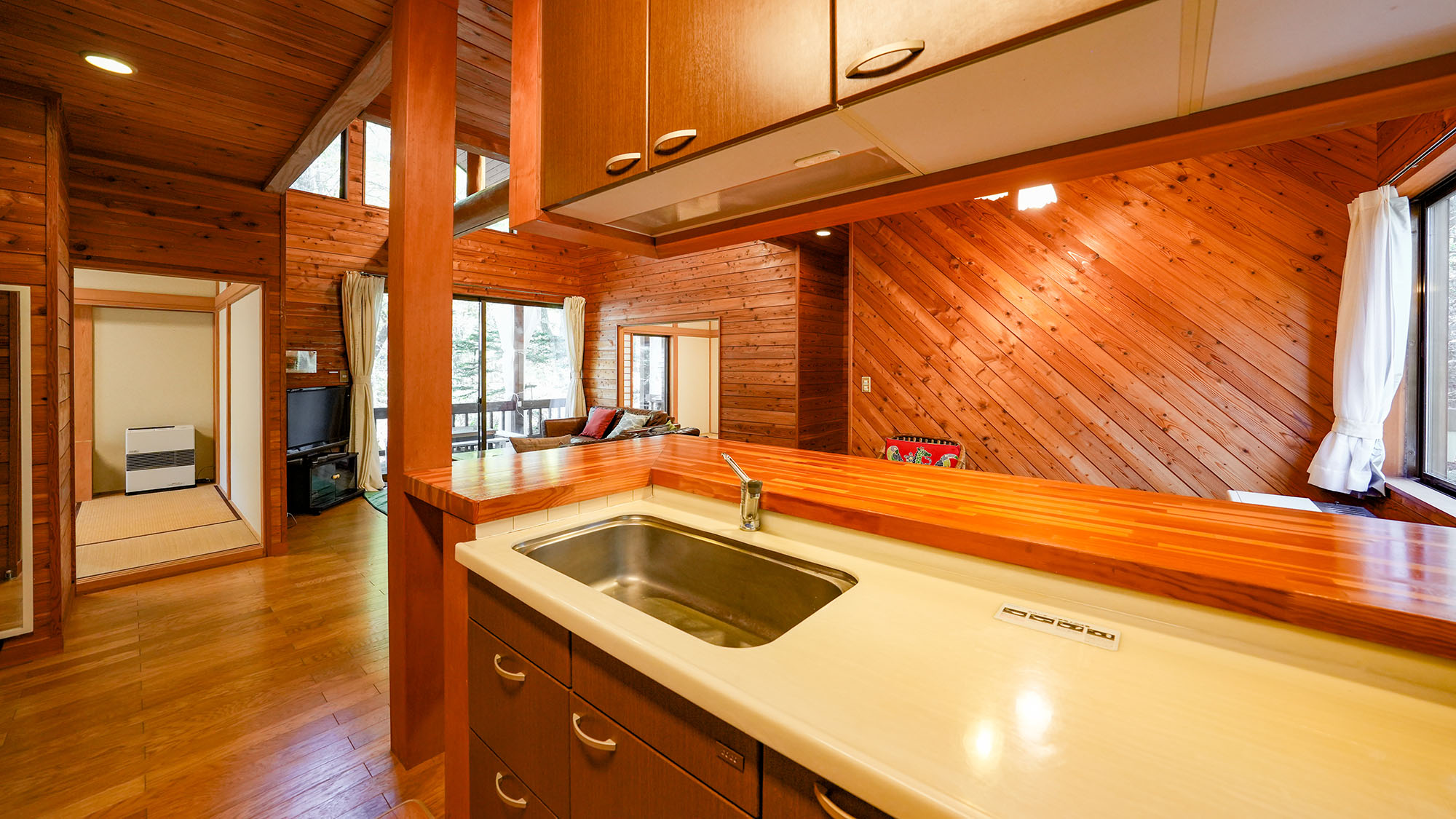 ・【アリエッティ】調理していても全体が見渡せるキッチン。会話しながら楽しい時間が過ごせます