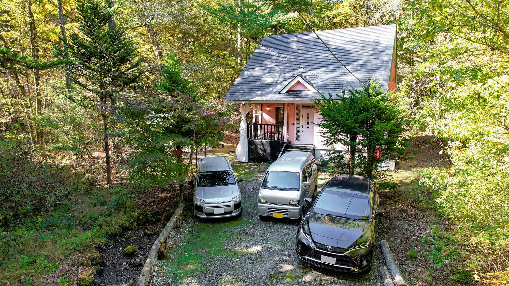 ・【エクセル】最大3台駐車出来ます。縦に並んでの駐車をお願いいたします