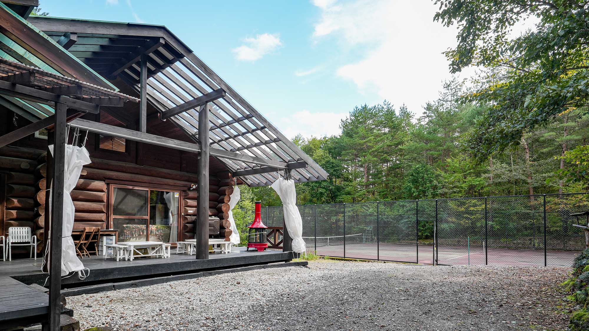 ・【グレース】15名様までのご利用が可能です。コテージの目の前にはテニスコートがございます