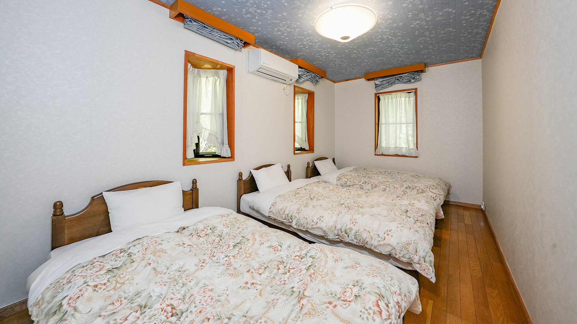 ・【しおん星】1階のベッドルーム。こちらは11名様以上の布団ありでのご宿泊によりご利用いただけます