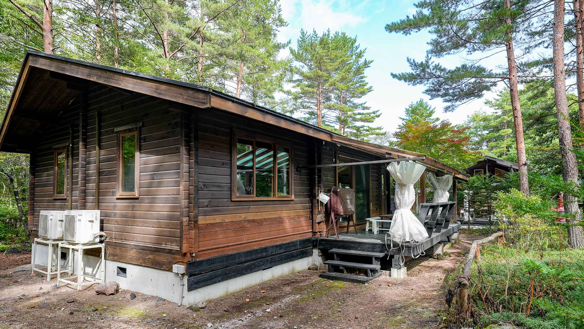 ・【アン】利用率ナンバーワンの少人数向け別荘。平屋建てのログ調のコテージです