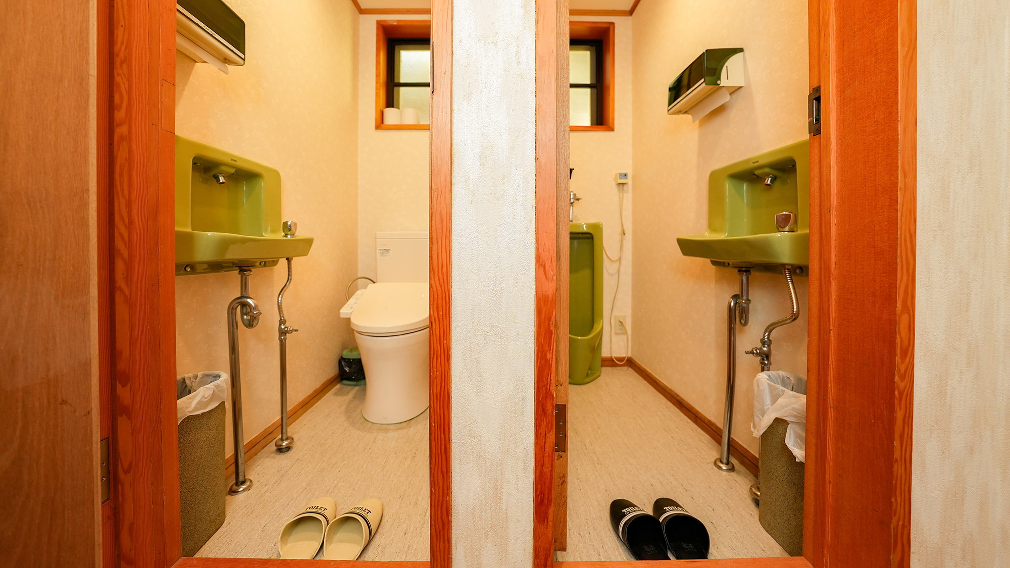 ・【しおん星】温水洗浄機能付きのトイレです。男性は嬉しい小便器もご用意しております