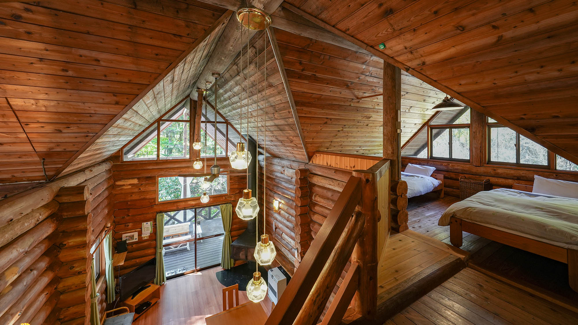 ・【カンパニュラ】時代を感じさせる木造船の中にいるような気分にもなれます