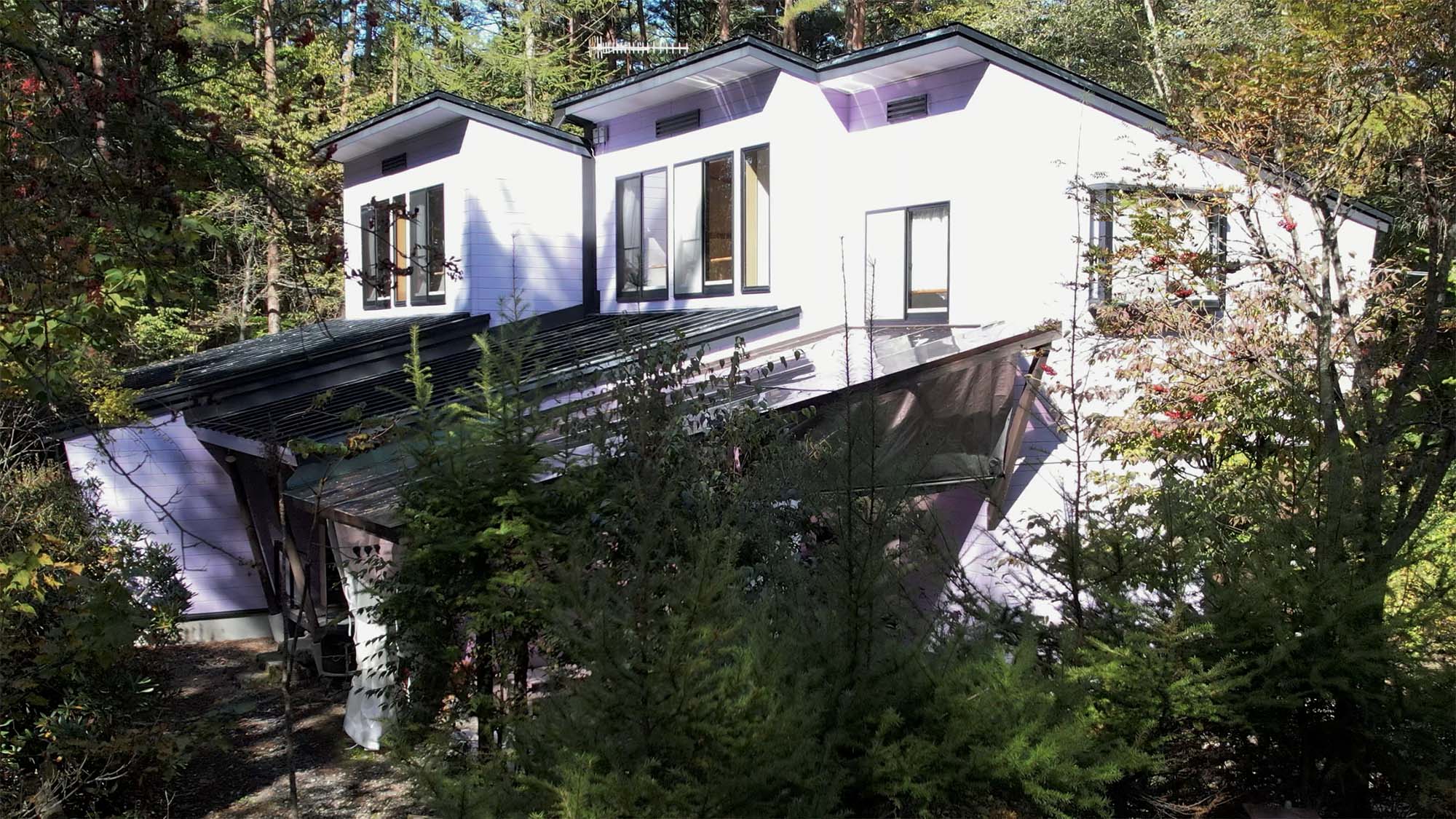 ・【しおん星・虹】4名様から15名様まで対応可能な大型コテージです。奥の棟が『星』、手前が『虹』です