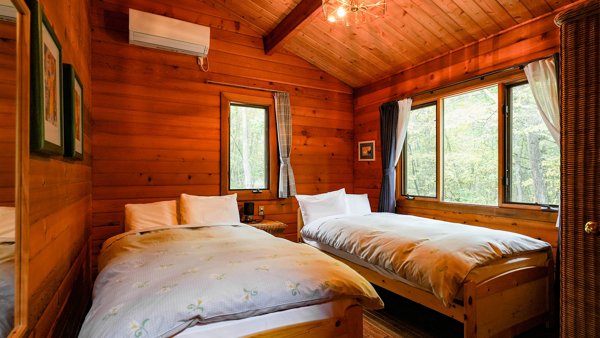 ・【アン】西側のツインベッドルーム。木のぬくもりを感じながらぐっすりお休みください