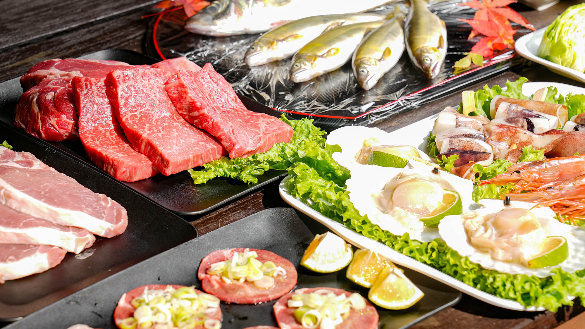 ・【BBQ（一例）】BBQの食材も当施設にてご注文可能。BBQ道具レンタルのお得なセットもございます