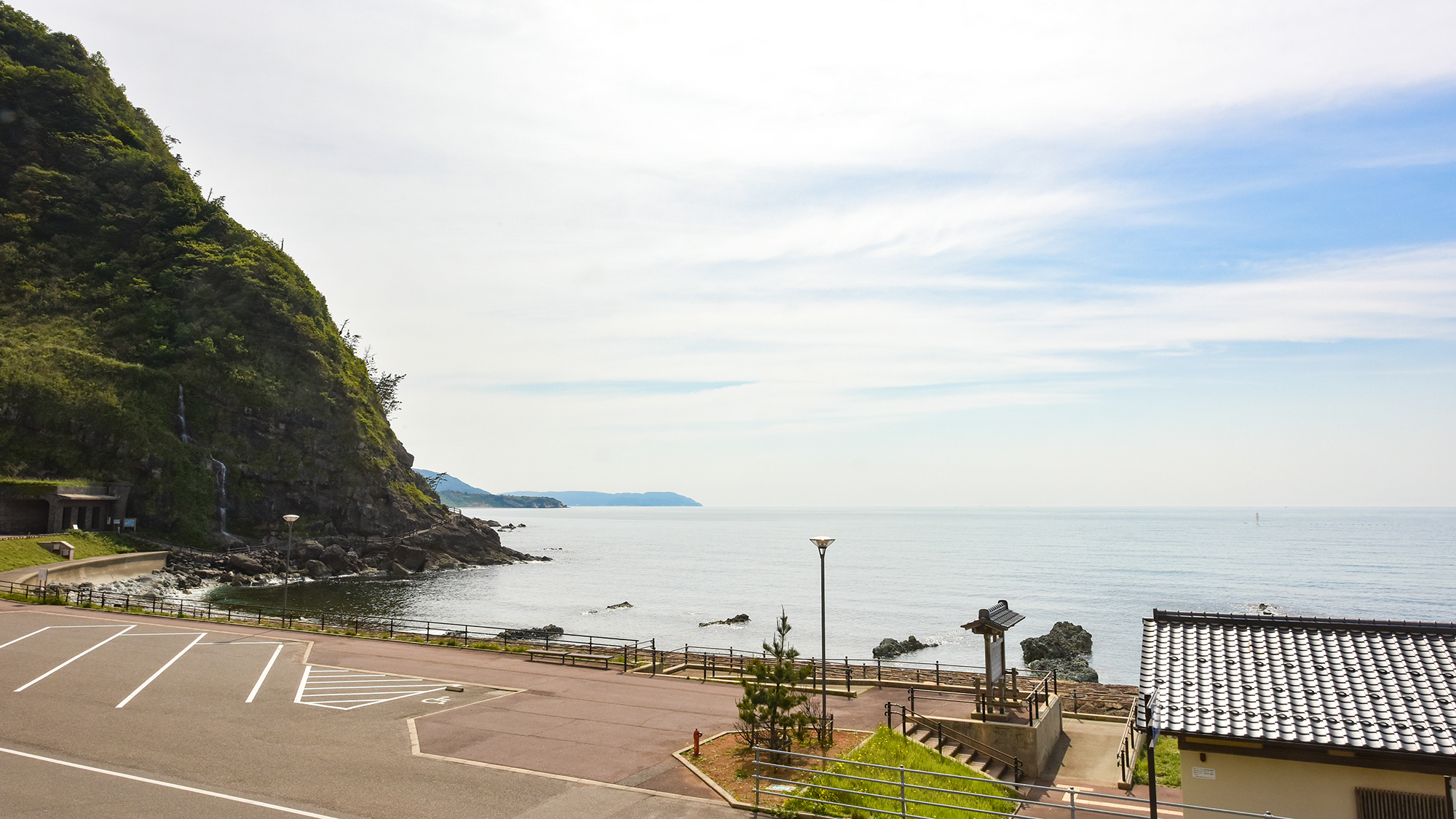 *［夕陽の見える和室10畳（檜風呂付）］眺望／海も垂水の滝も目の前！当館で一番眺めの良い人気客室