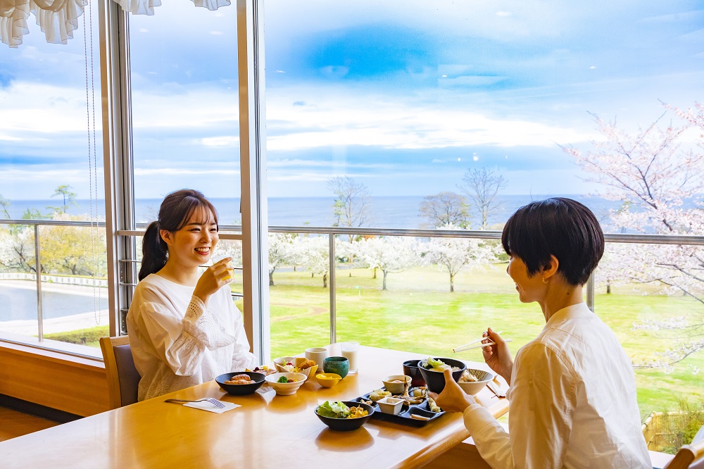 日本海が見渡せるレストラン