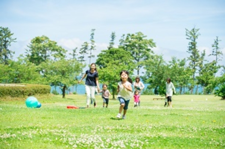 本館芝生園地　