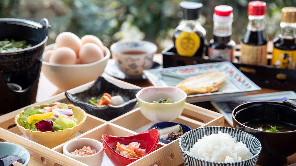 【朝食付プラン】人気の「こだわり和朝食」プラス名物「おかわり自由の卵かけご飯＆お醤油アラカルト」