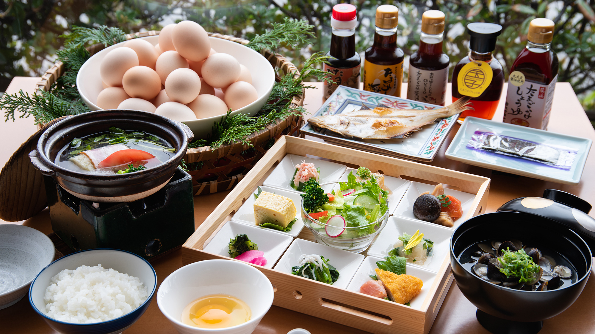 *【朝食一例】朝食名物の卵かけご飯バイキングと素材の味を活かした料理長こだわりの和朝食
