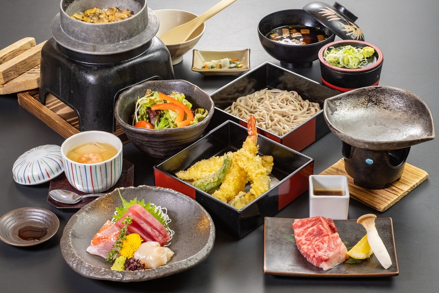 【夕食は万葉彩り御膳コース】華やかな夕食付き！横浜で温泉旅行★1泊2食プラン　