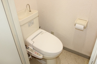 温水洗浄機能付きトイレ