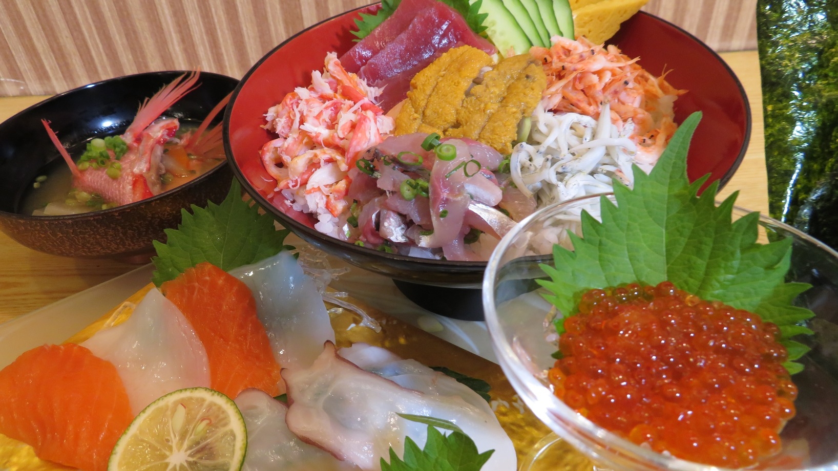 【楽天スーパーSALE】5％OFF！うに・蟹・いくら☆13種類の海の幸♪名物「海 宝丼」≪2食付き≫