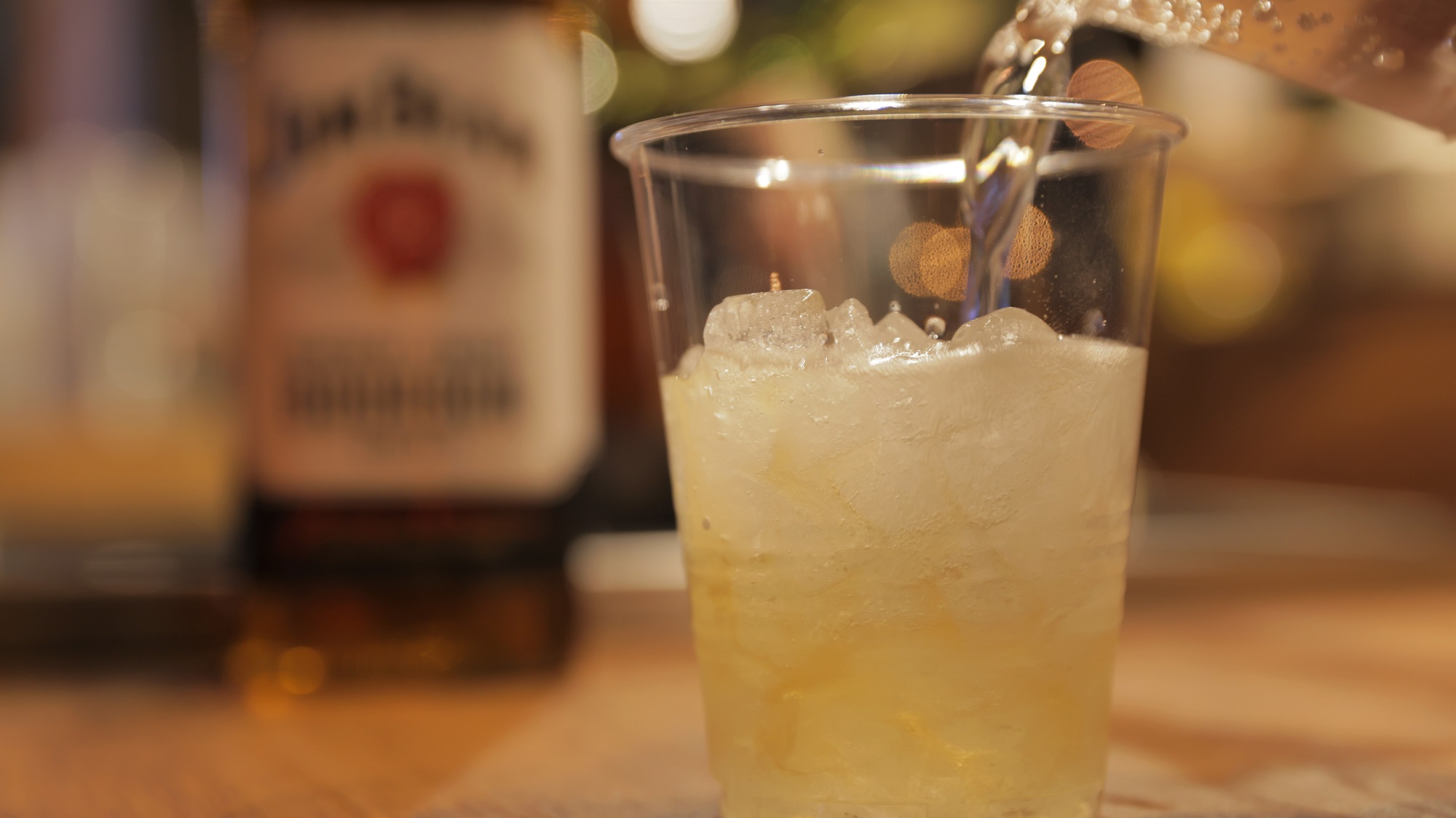 種類豊富な無料のウェルカムバー※お酒の種類は変更となる場合がございます